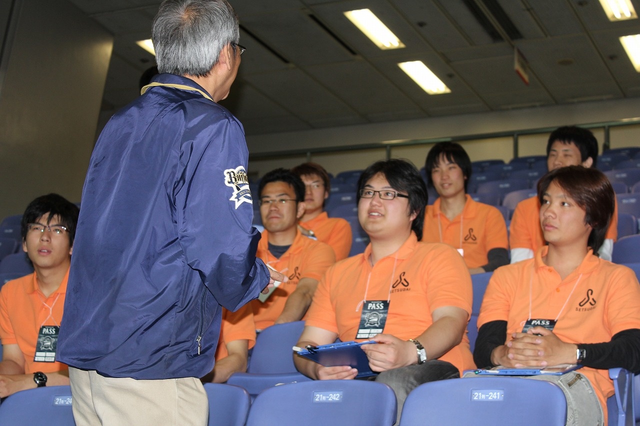 試合後球場内での様子