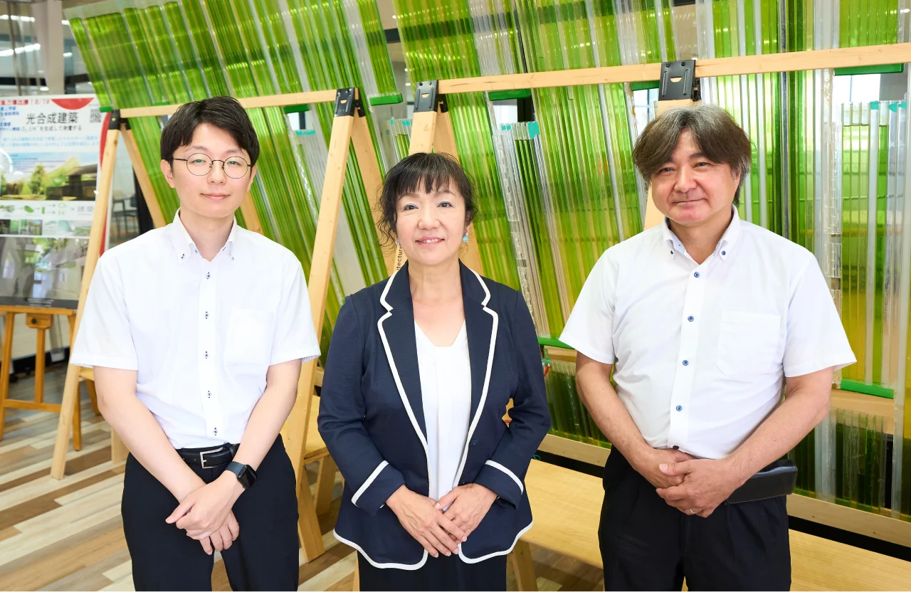 写真右から松尾康光教授（生命科学科） 川上比奈子教授（住環境デザイン学科） 瀬溝人生助教（生命科学科）