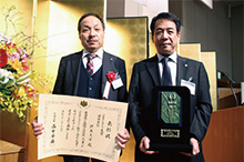 前田副学長（左）と浅野地域総合研究所長
